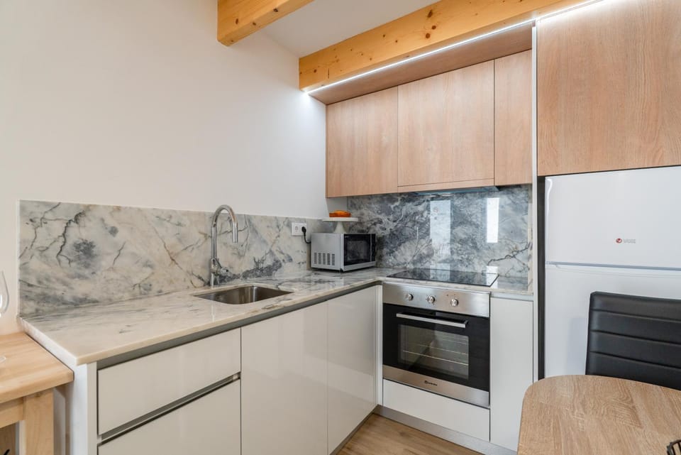 Kitchen or kitchenette, oven, pet friendly, stove, toaster