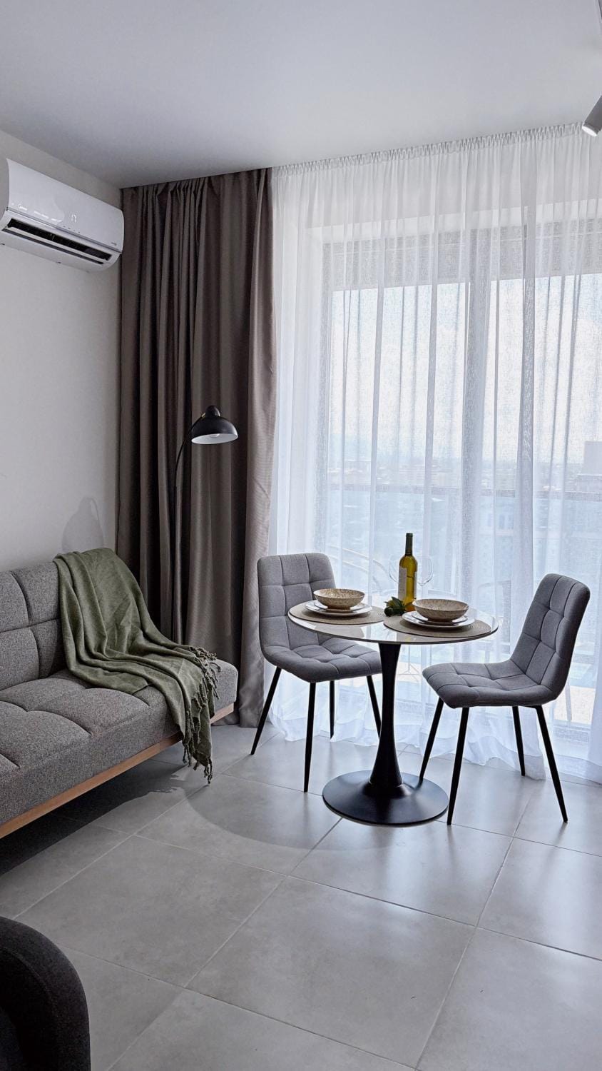 Seating area, Dining area