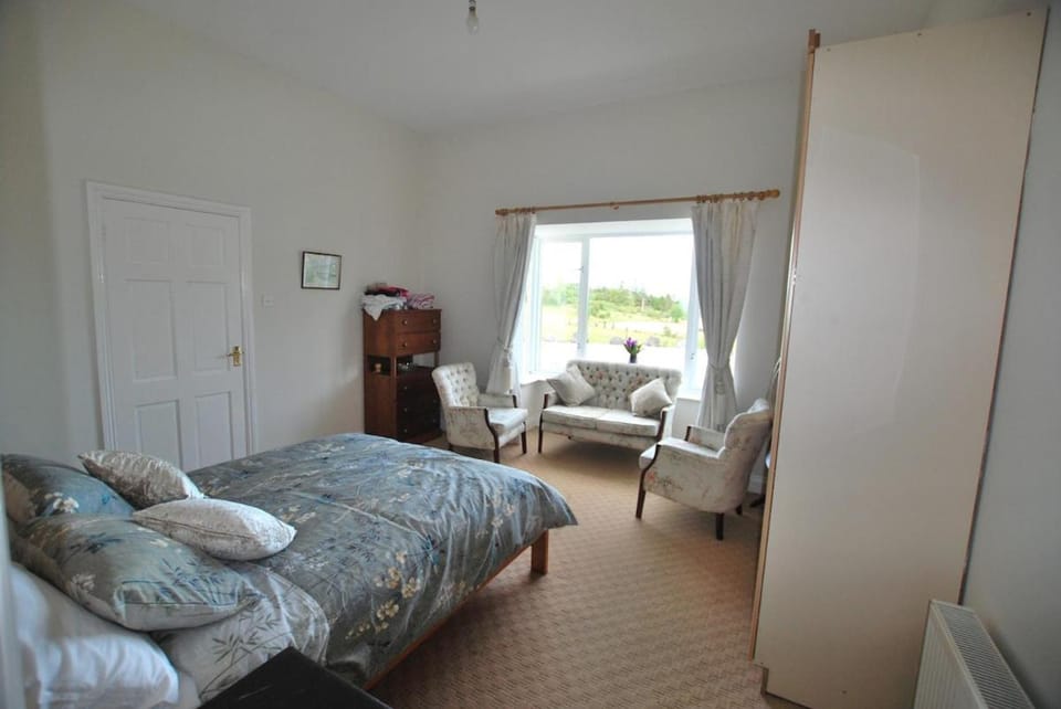 Yellow Cottage up to10 guests House in County Limerick