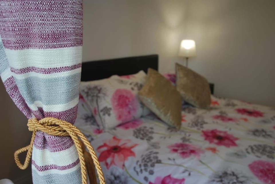 Yellow Cottage up to10 guests House in County Limerick