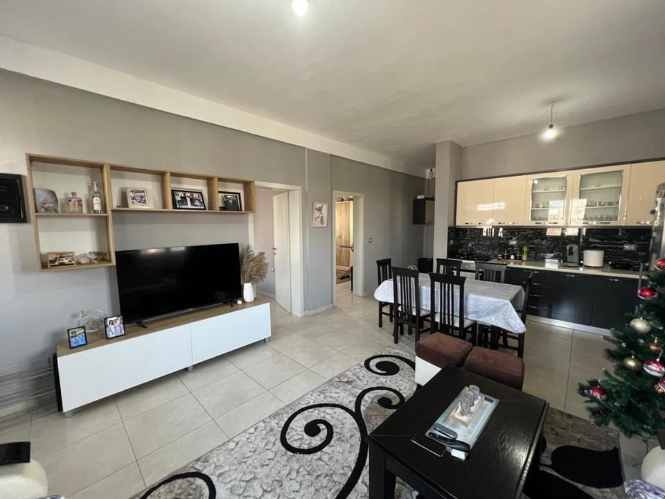 TV and multimedia, Kitchen or kitchenette, Living room, Dining area