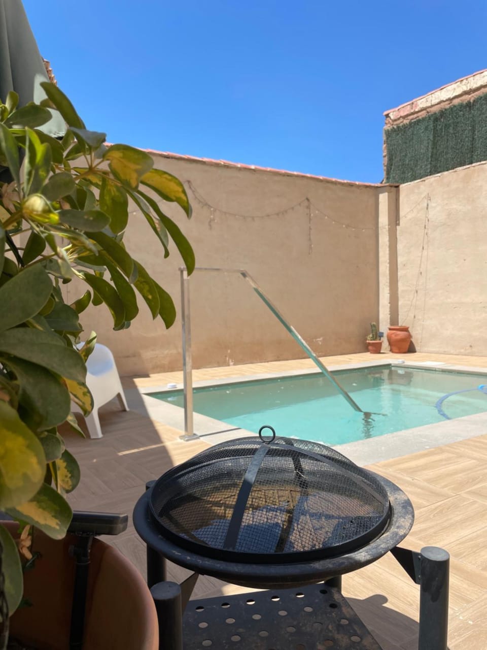 Patio, Garden view, Swimming pool, Swimming pool, sunbed