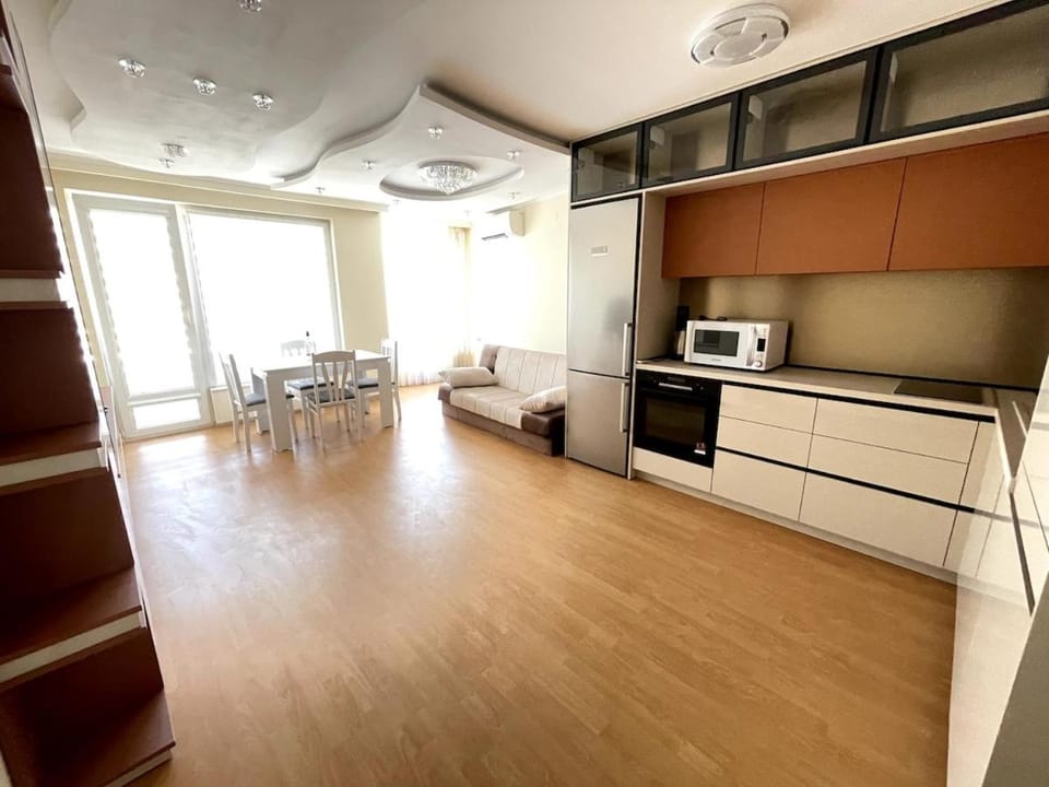 Kitchen or kitchenette, Dining area, oven, stove