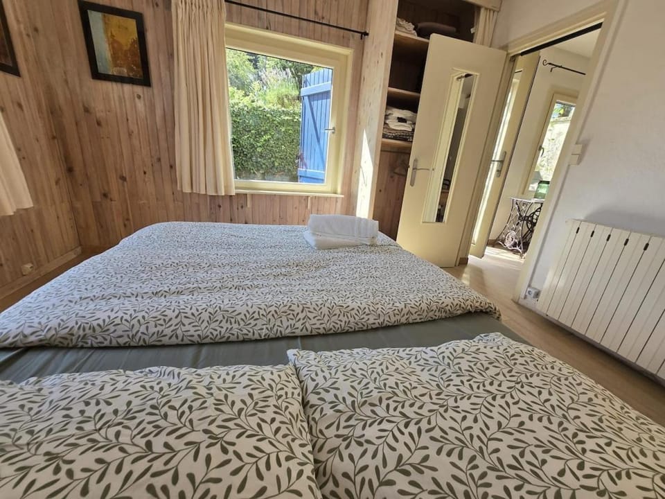 Grande maison calme proche centre terrasse jardin House in Besançon