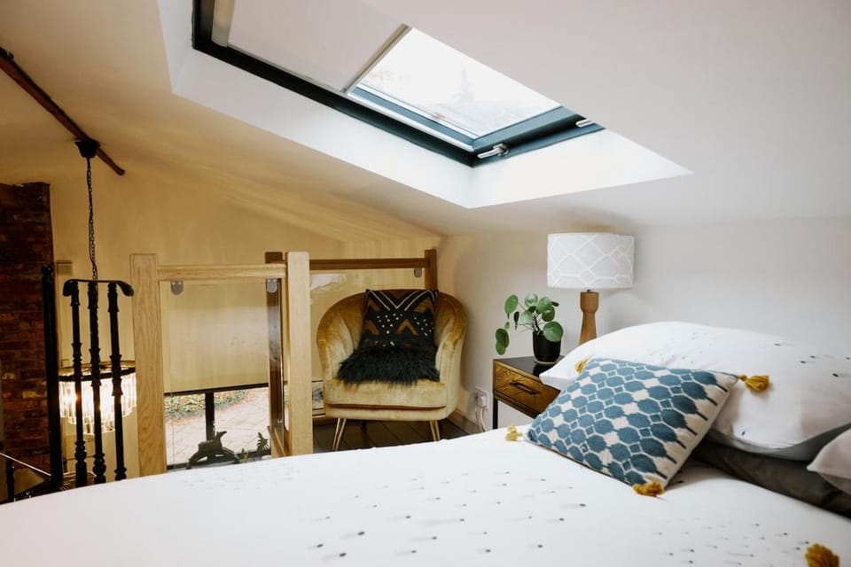 Private Luxury Open-Plan Barn Conversion Apartment in England