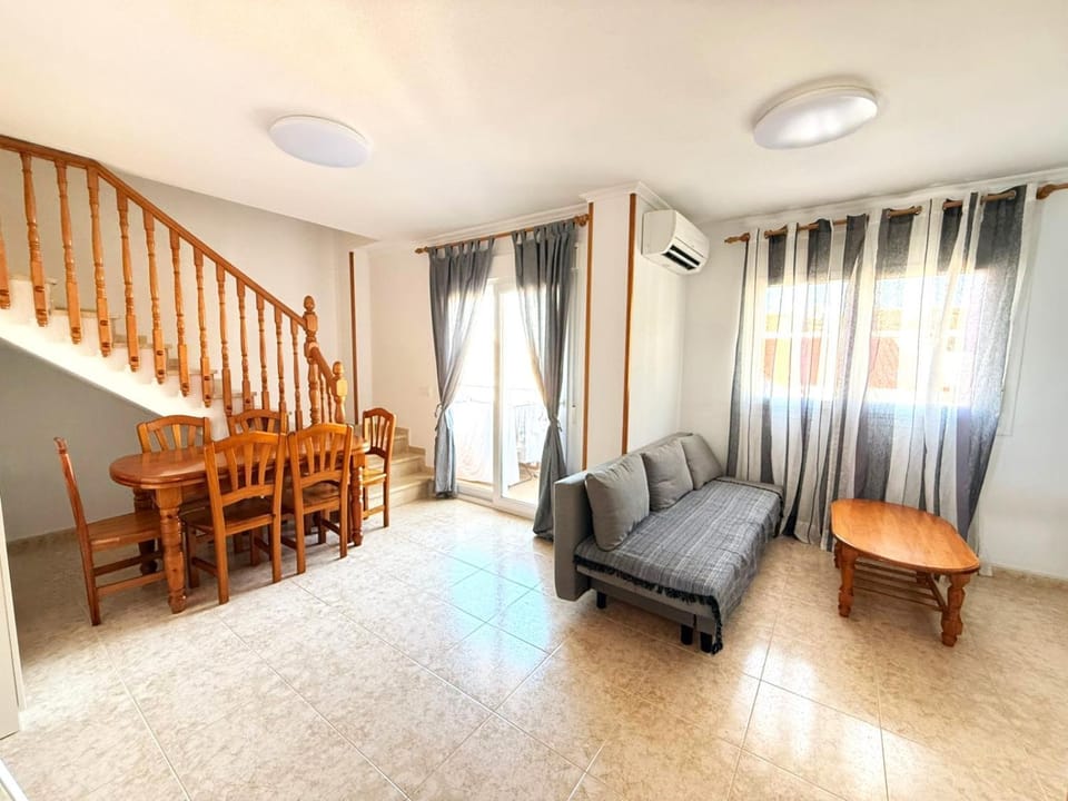 Living room, Photo of the whole room, Seating area, air conditioner