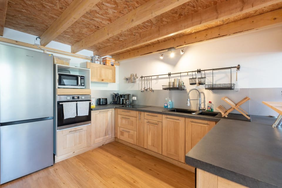 Property building, Kitchen or kitchenette, Living room