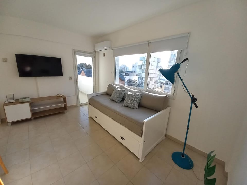 Communal lounge/ TV room, TV and multimedia, Living room