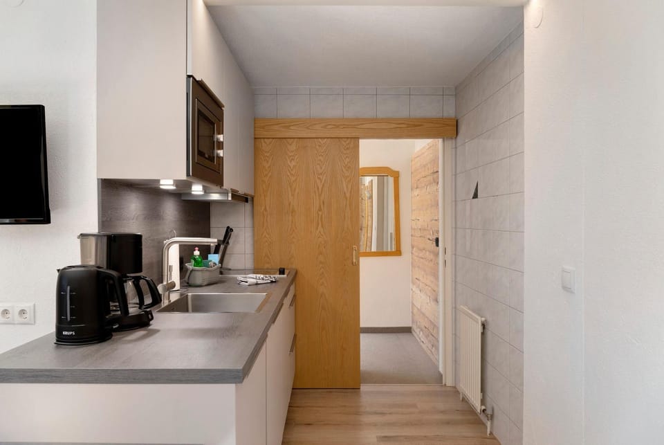 Kitchen or kitchenette, Living room