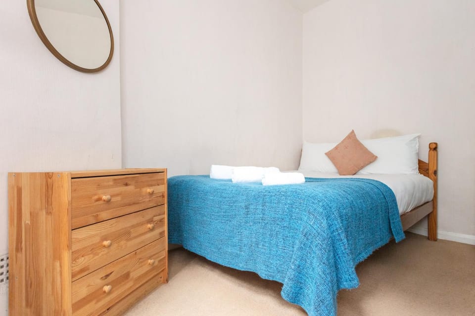 Delightful 2BD Flat with Patio Elephant & Castle Apartment in London Borough of Southwark