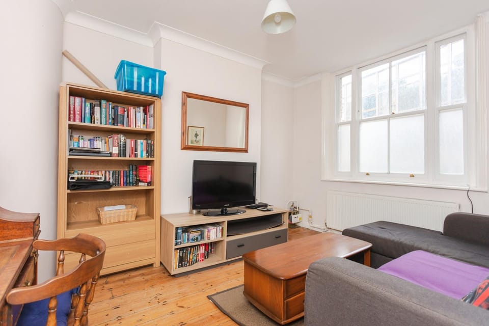 Delightful 2BD Flat with Patio Elephant & Castle Apartment in London Borough of Southwark