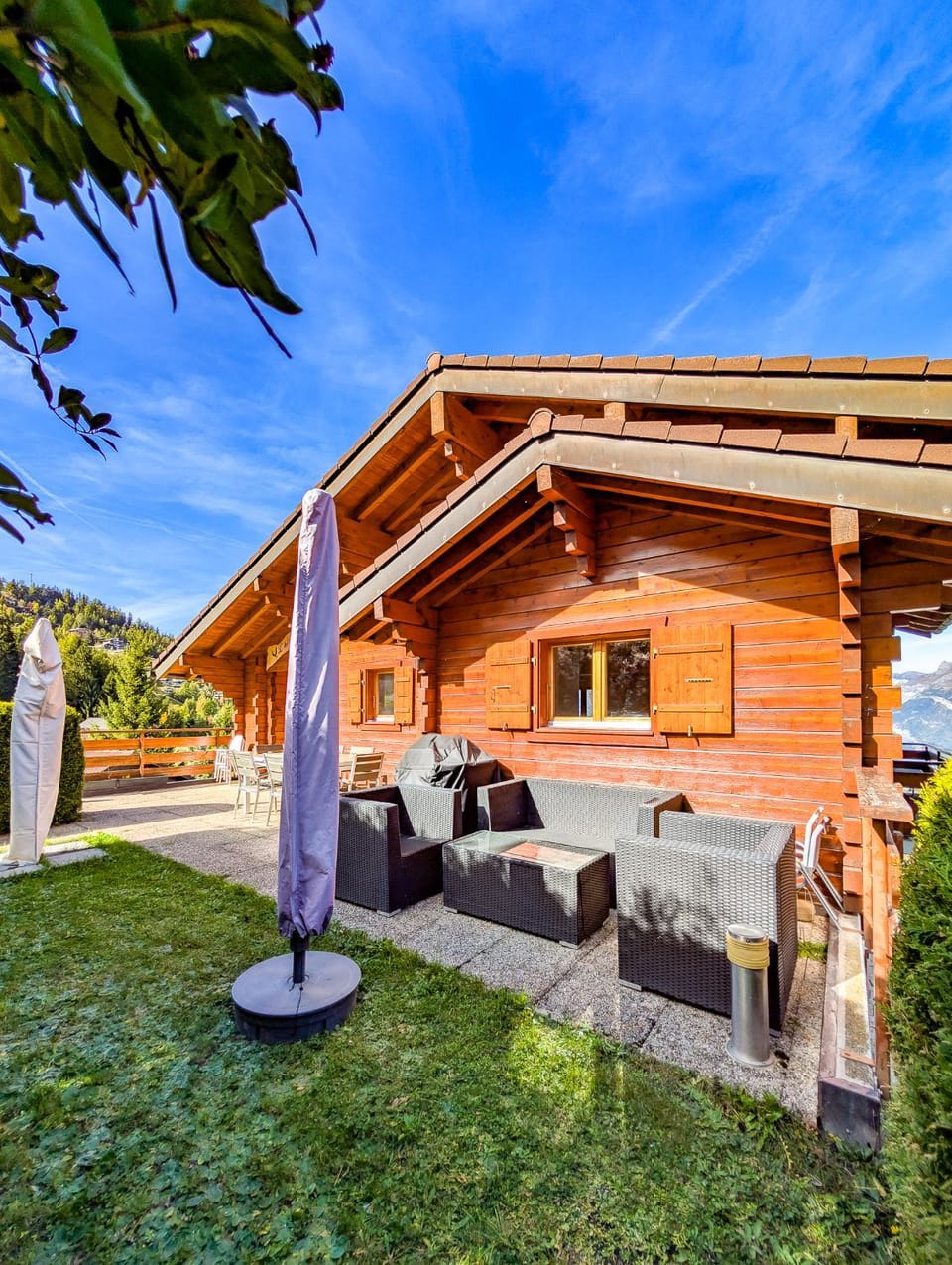 Property building, Patio, Day, Garden, Dining area, Garden view