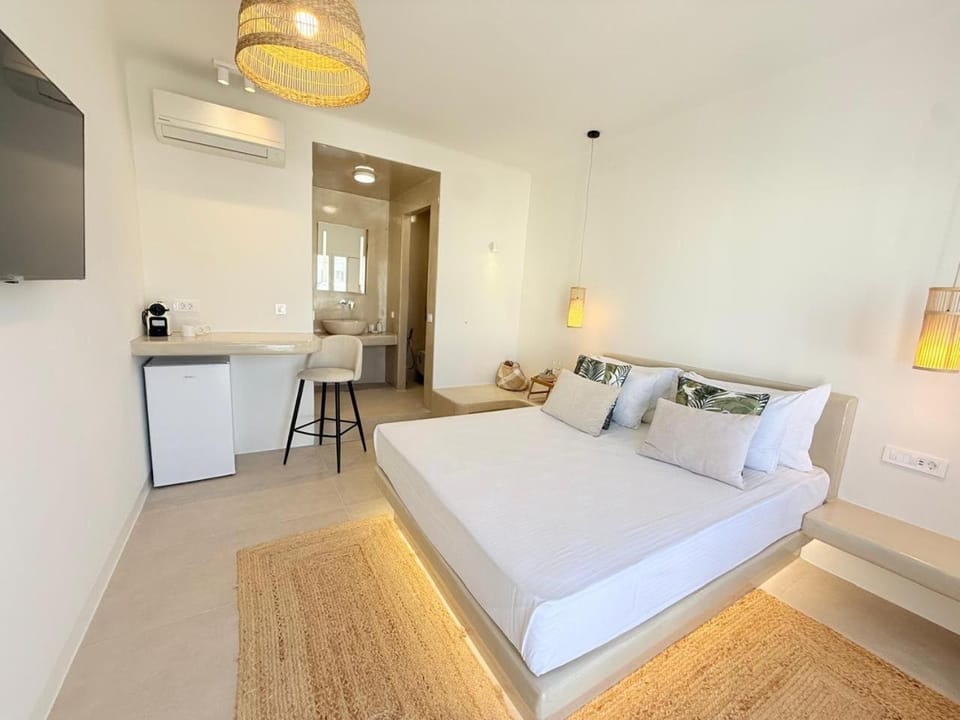 TV and multimedia, Photo of the whole room, Bedroom, air conditioner