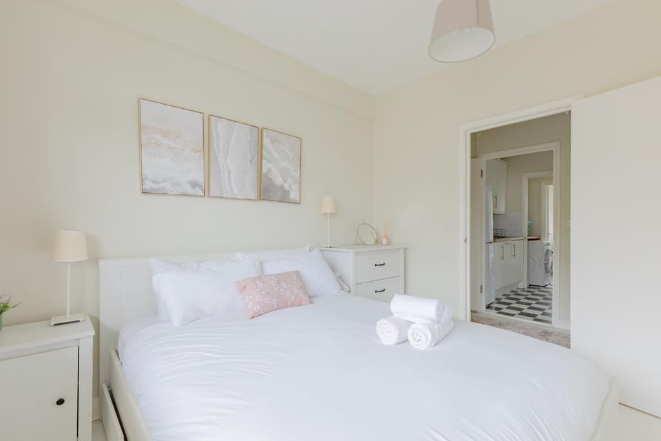 Bright and Welcoming 2BD Flat in South West London Apartment in London