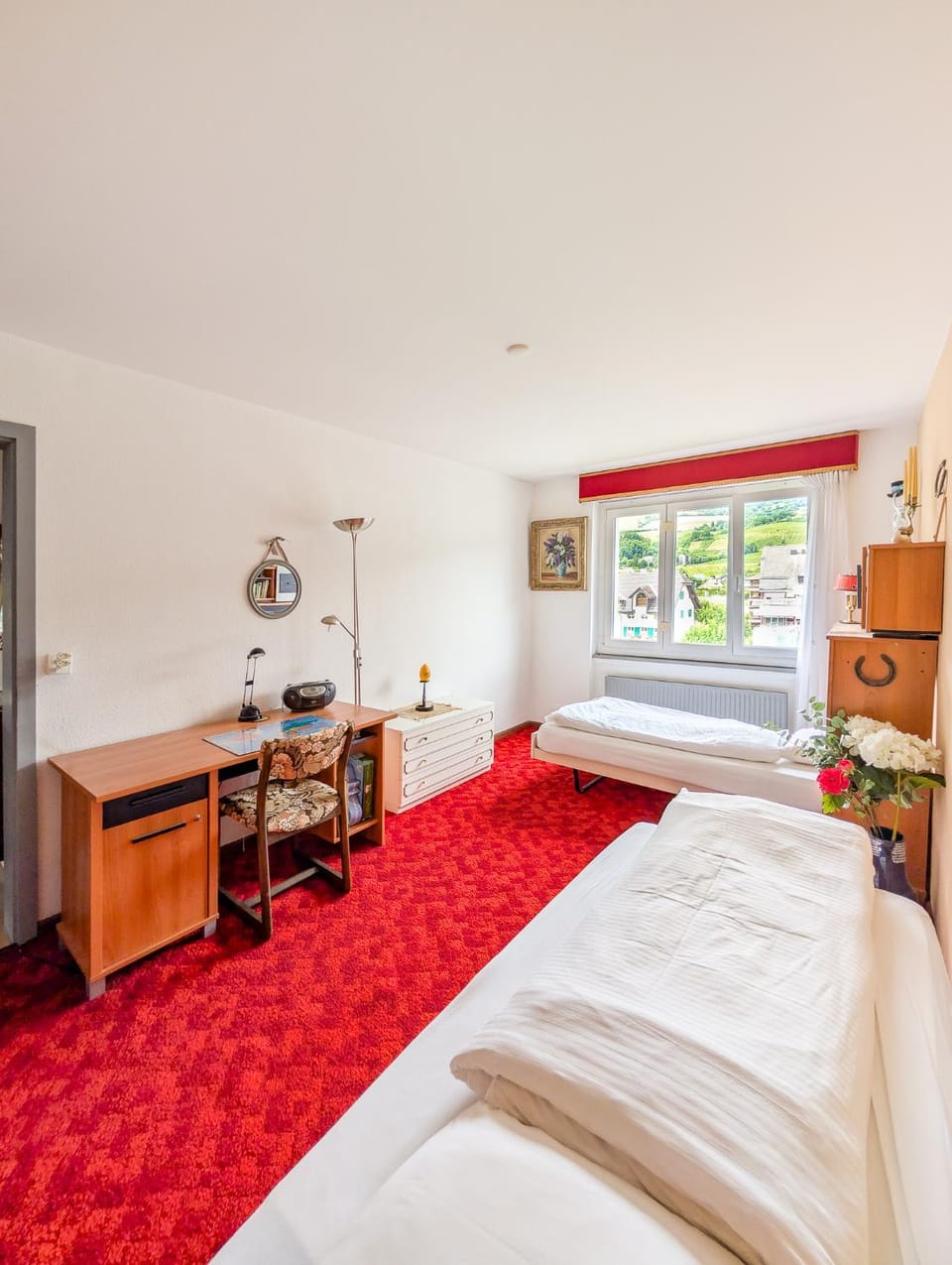 Bed, Photo of the whole room, Seating area, Bedroom, storage, wardrobe