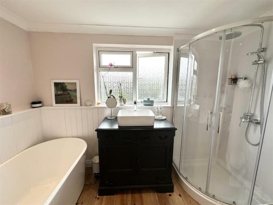 Open plan country cottage with wood burner near beaches House in England