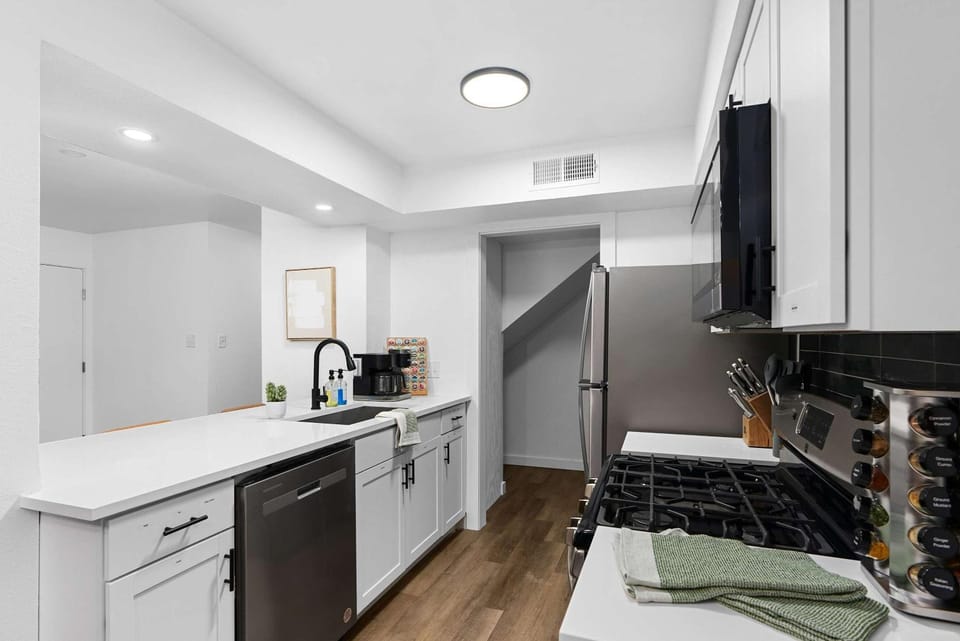 Walk to Zilker Park & SoCo - Austin's Best House in Austin
