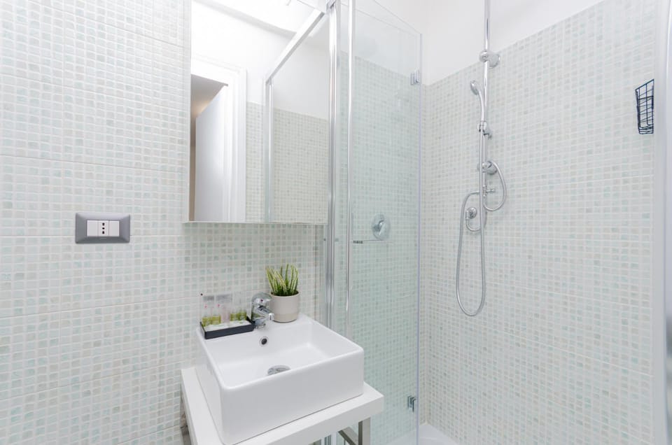 Shower, Bathroom, towels