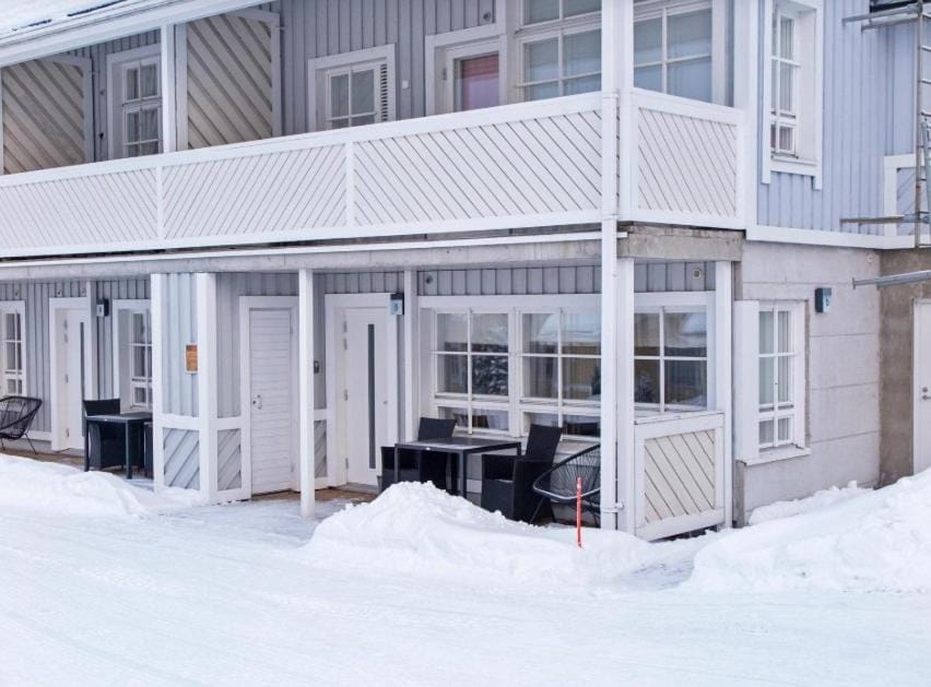 Property building, Winter, Balcony/Terrace