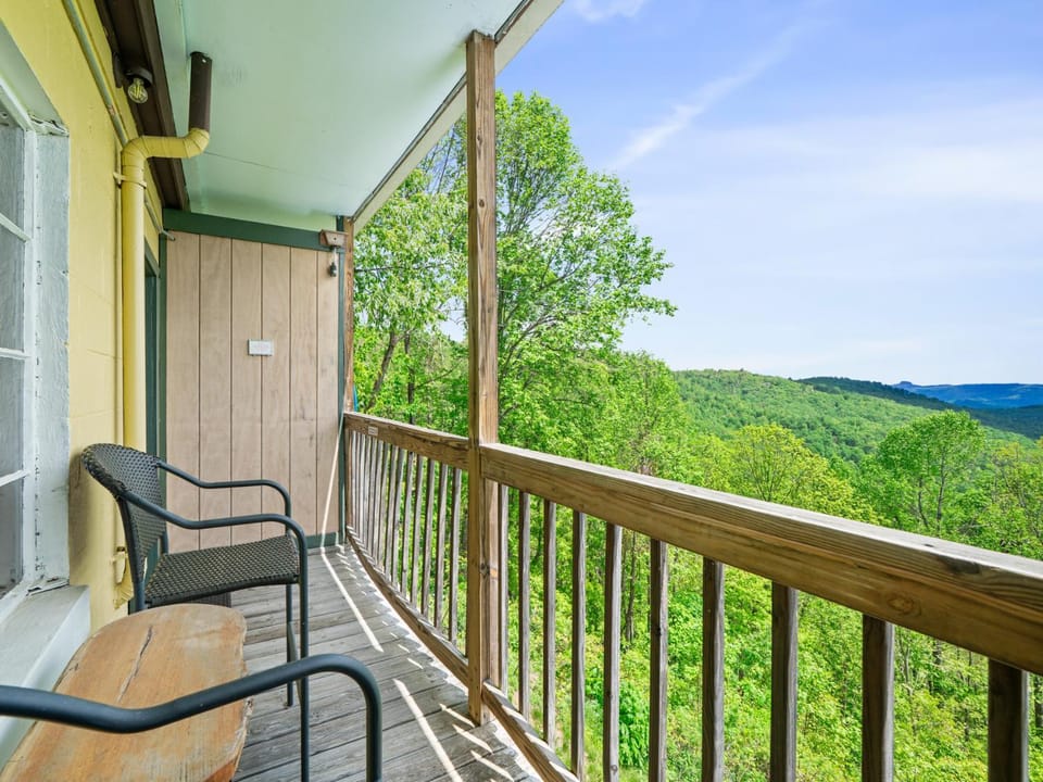 Alpine Inn Inn in Mitchell County