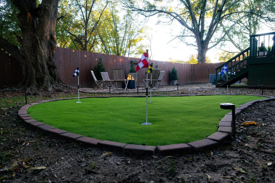Speakeasy, Hot Tub, Putt Putt, Outdoor Theatre, 8 minutes from Downtown Greenville House in South Carolina