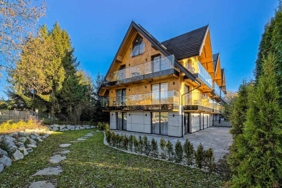 Property building, Day, Garden, Garden view