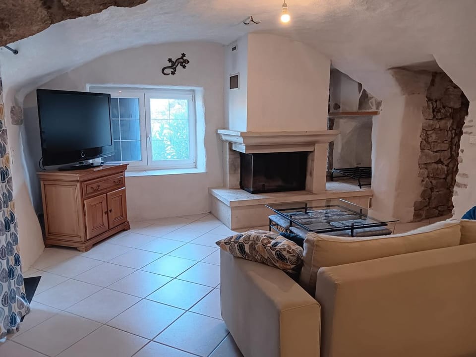 TV and multimedia, Living room, internet