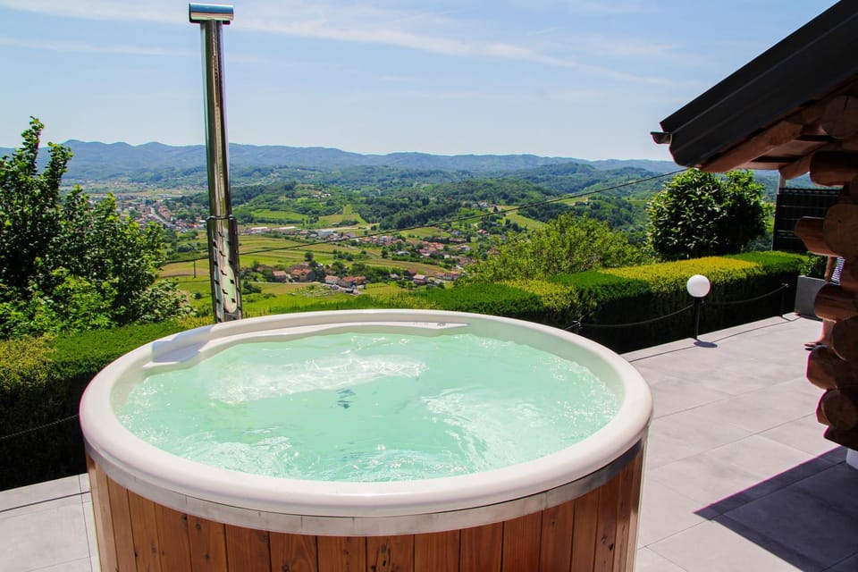 Nearby landmark, Day, Natural landscape, Hot Tub, Hot Tub, Spa and wellness centre/facilities, Pool view, Swimming pool