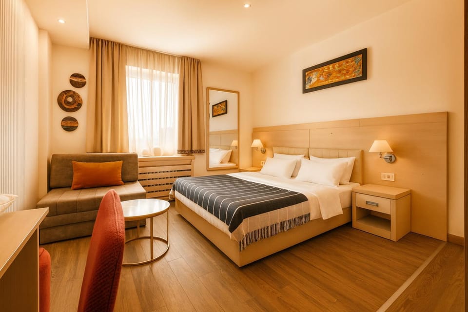 Bed, Living room, Photo of the whole room, Seating area, Bedroom