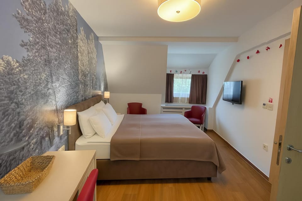 Bed, Living room, Seating area, Bedroom