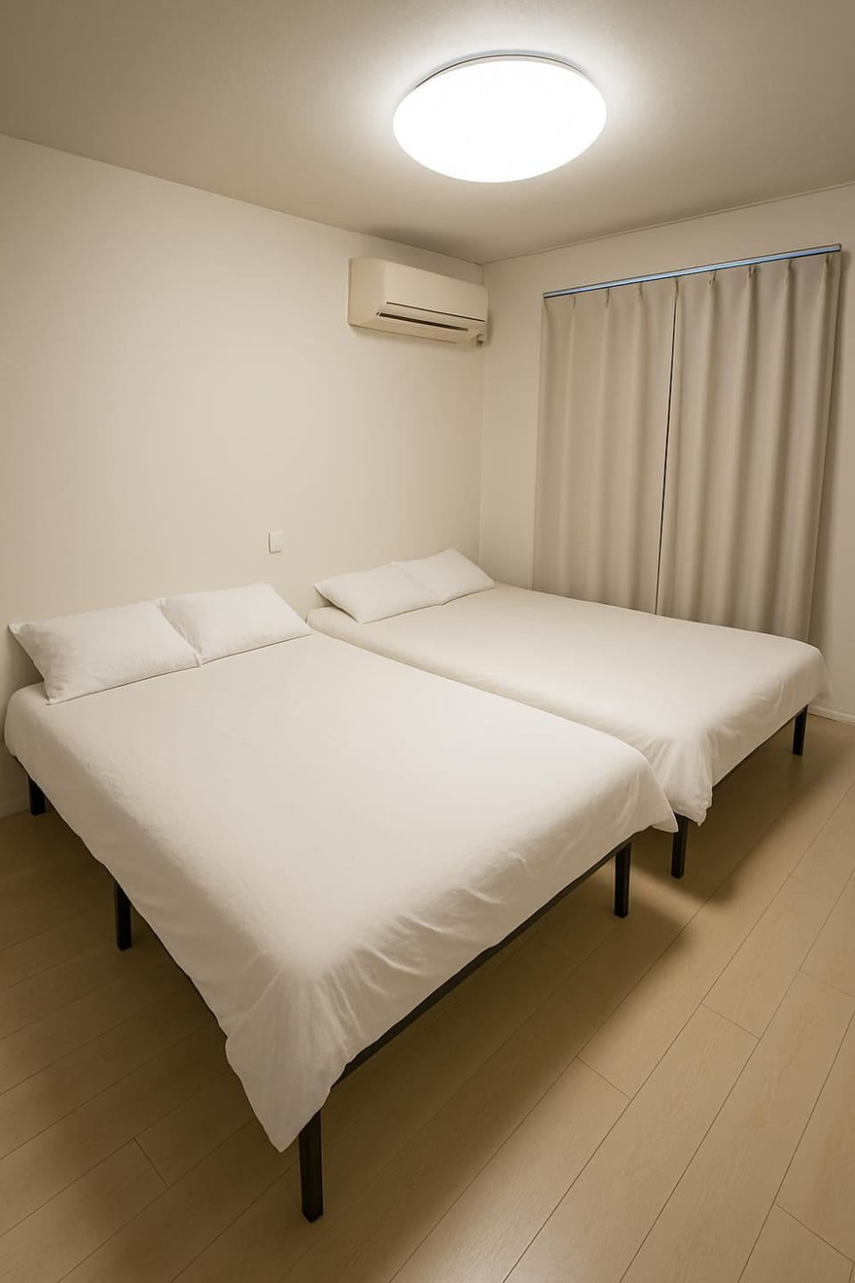 Bed, Photo of the whole room, Bedroom