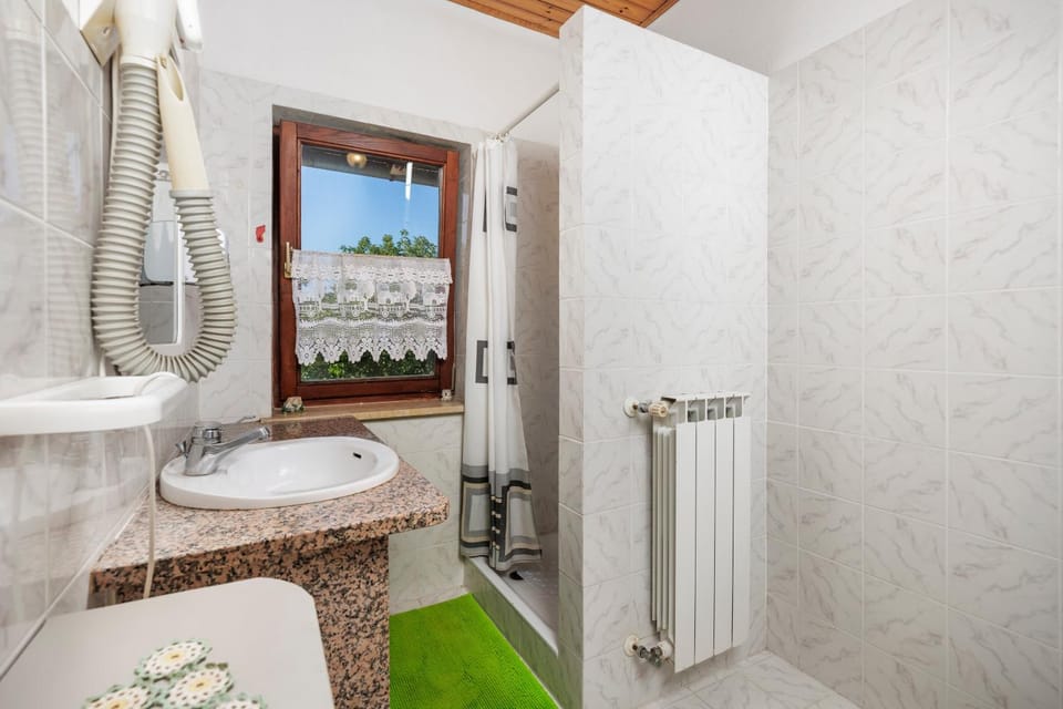 Shower, Bathroom, heating