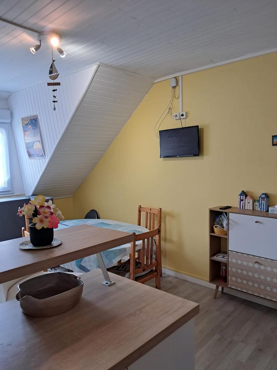 TV and multimedia, Dining area