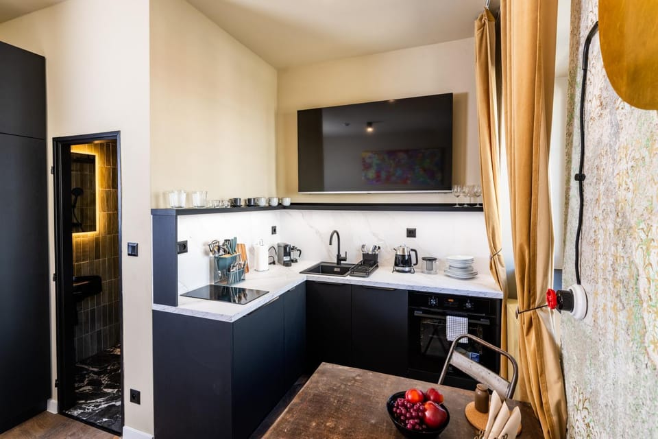Kitchen or kitchenette, oven, stove