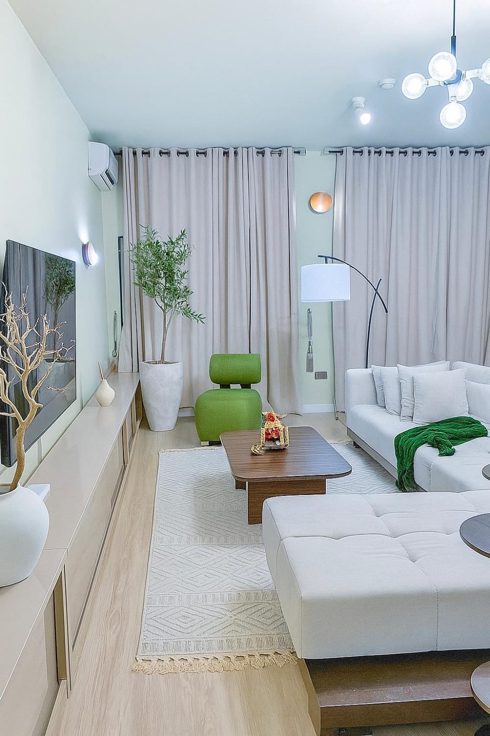 TV and multimedia, Living room, Seating area, air conditioner