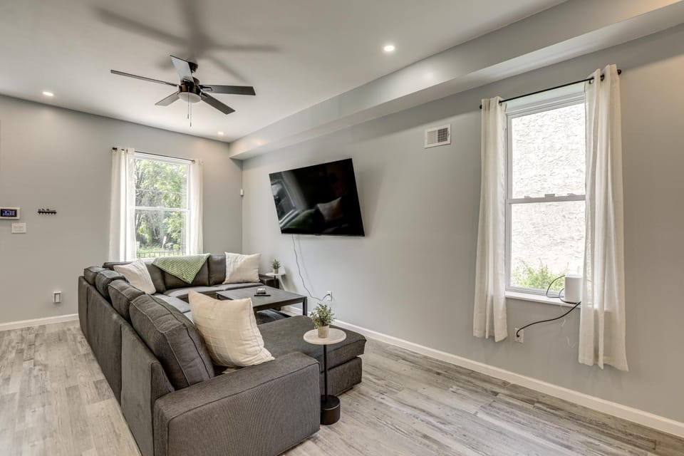 Group Getaway w/ Games & Patio in Philadelphia! House in Philadelphia