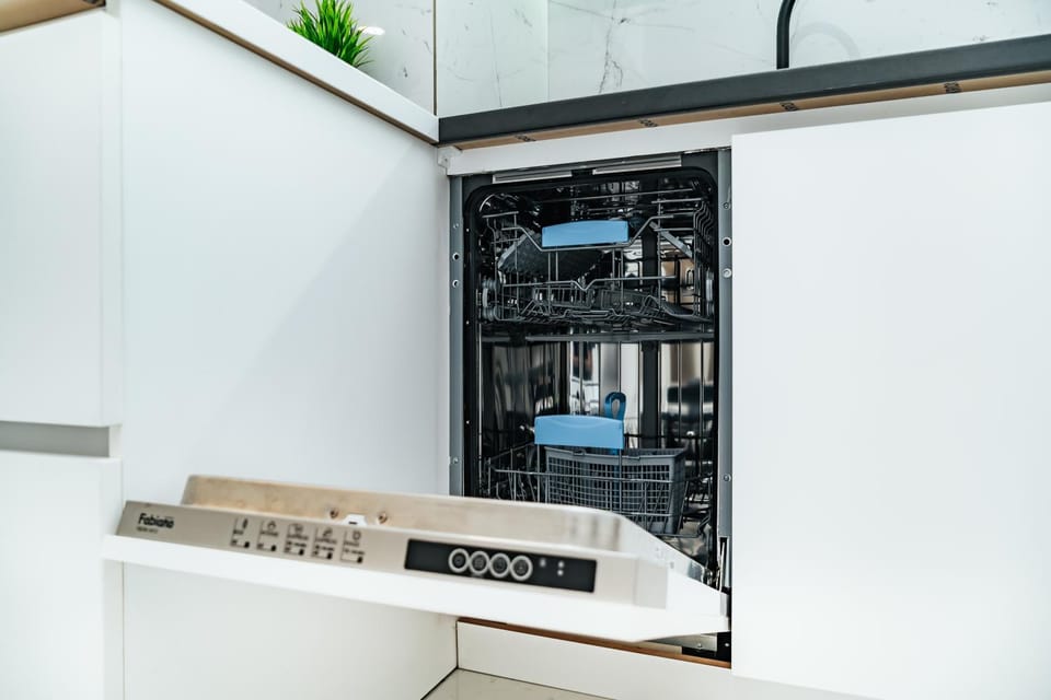 Kitchen or kitchenette, dishwasher