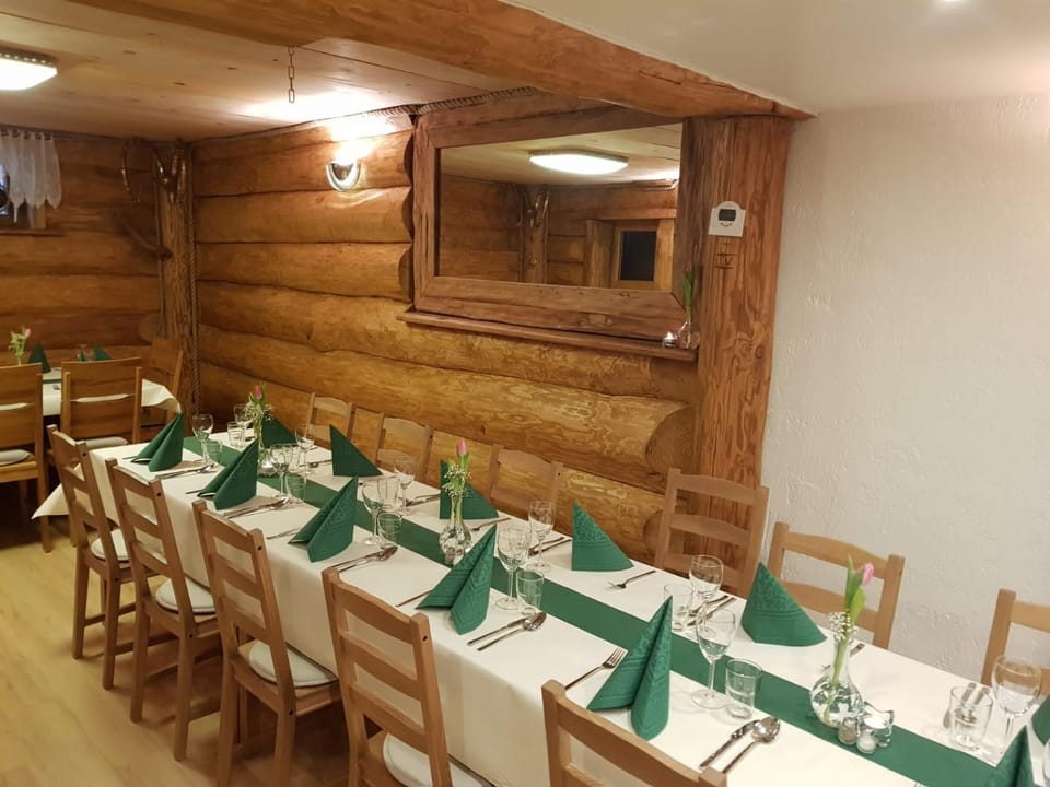 Restaurant/places to eat, Business facilities, Banquet/Function facilities, Meeting/conference room