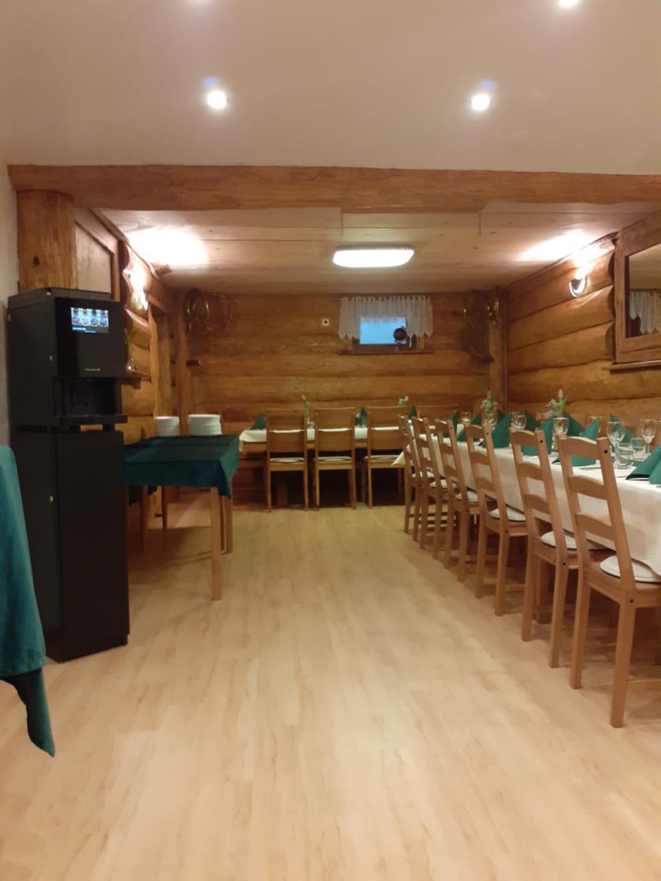 Nightclub / DJ, Lounge or bar, Business facilities, Meeting/conference room