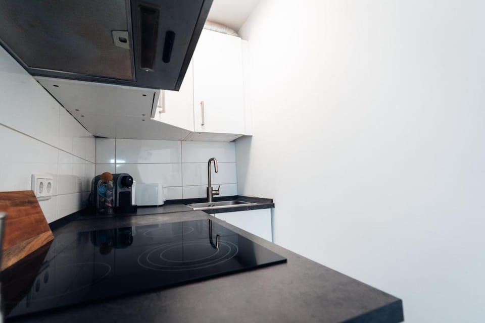 1 BR Apartment - ZENTRAL - BUSINESS - WIFI - KÜCHE - NETFLIX - PARKHAUS Apartment in Wiesbaden