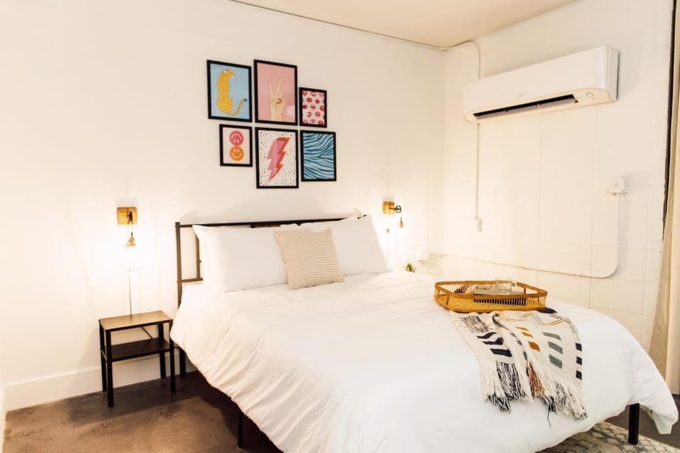 Bed, Bedroom, air conditioner