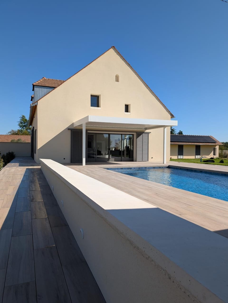 Property building, Swimming pool, Swimming pool