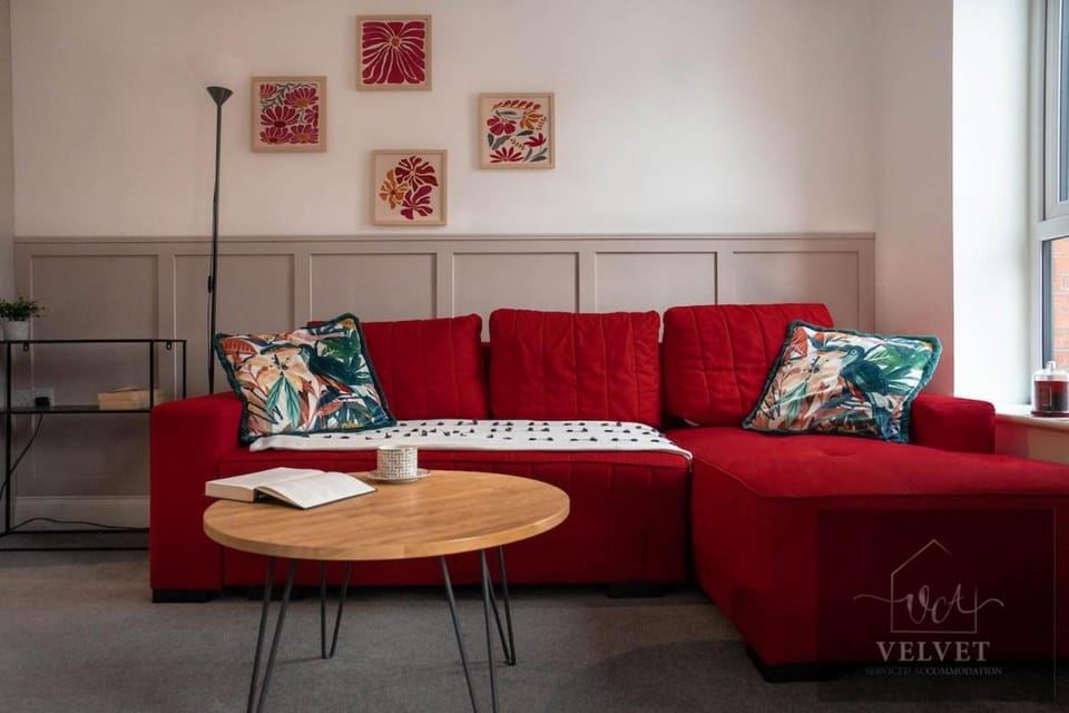 Cheerful 1-bedroom home with free parking, WiFi House in Swansea