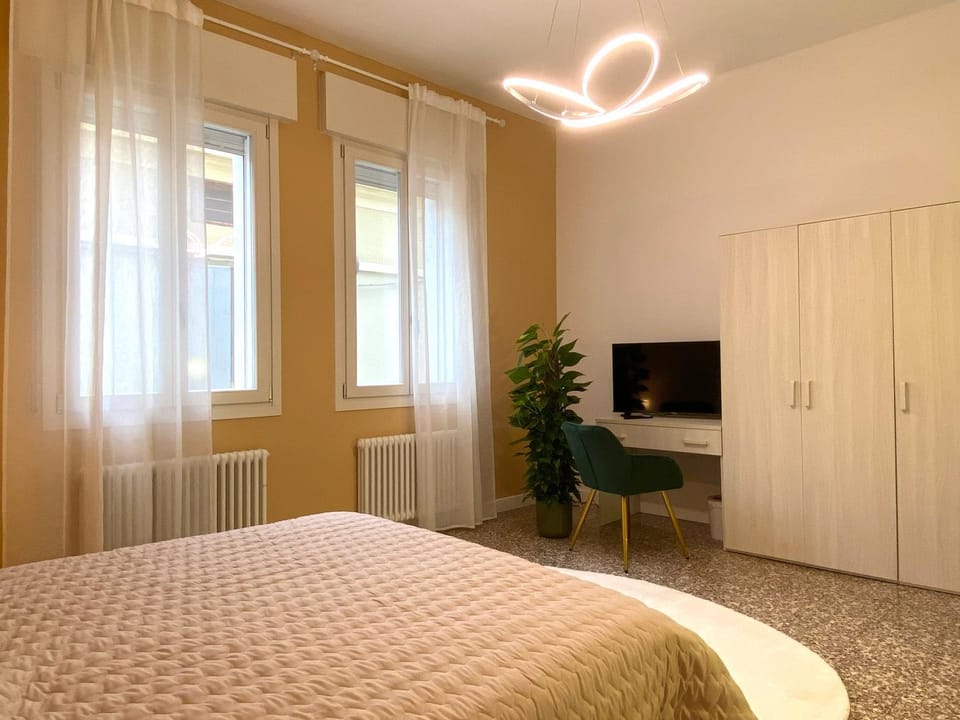 Bed, Photo of the whole room, Bedroom, wardrobe