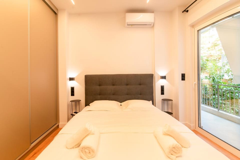Bed, Photo of the whole room, Bedroom, towels, air conditioner