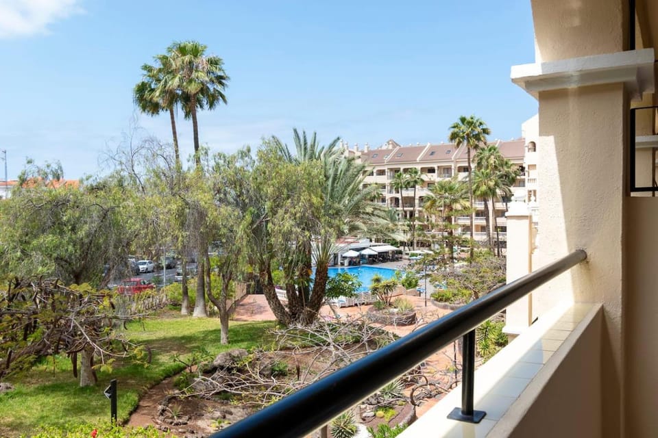 Excellent Apartment Castle Harbour Apartment in Los Cristianos