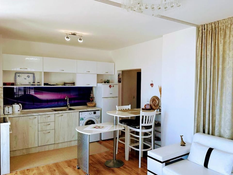 Kitchen or kitchenette, Living room, Dining area