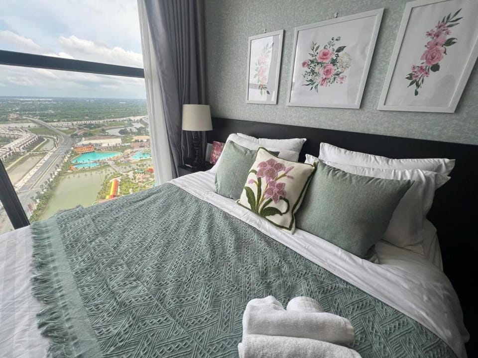 1BR Supper King View Vip Luxury Apartment in Ho Chi Minh City