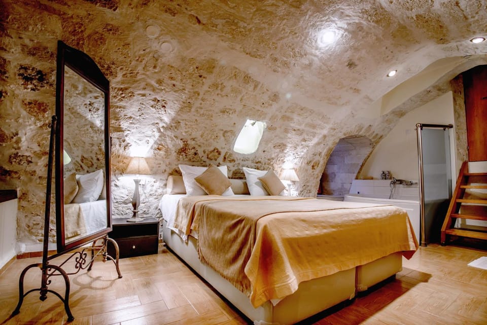 Bed, Photo of the whole room, Decorative detail