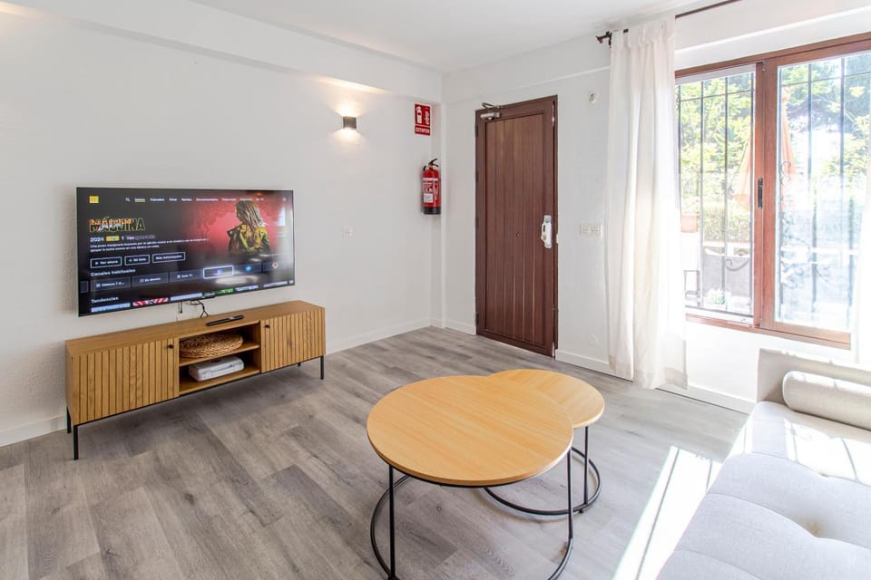 Communal lounge/ TV room, TV and multimedia, Living room